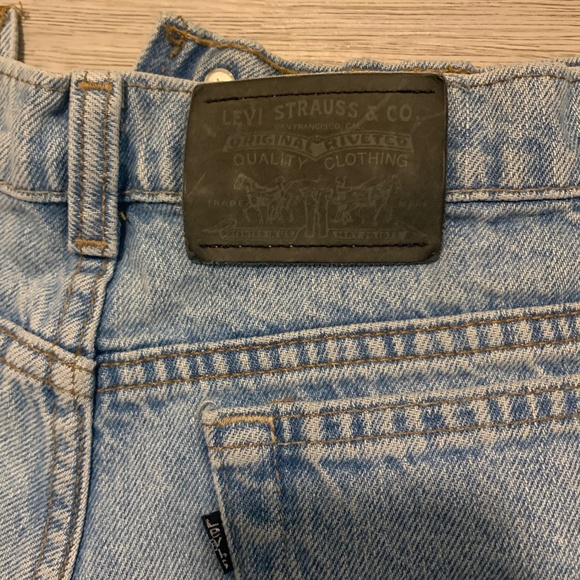 Levis’s high waisted Jean shorts - light wash - Picture 3 of 3